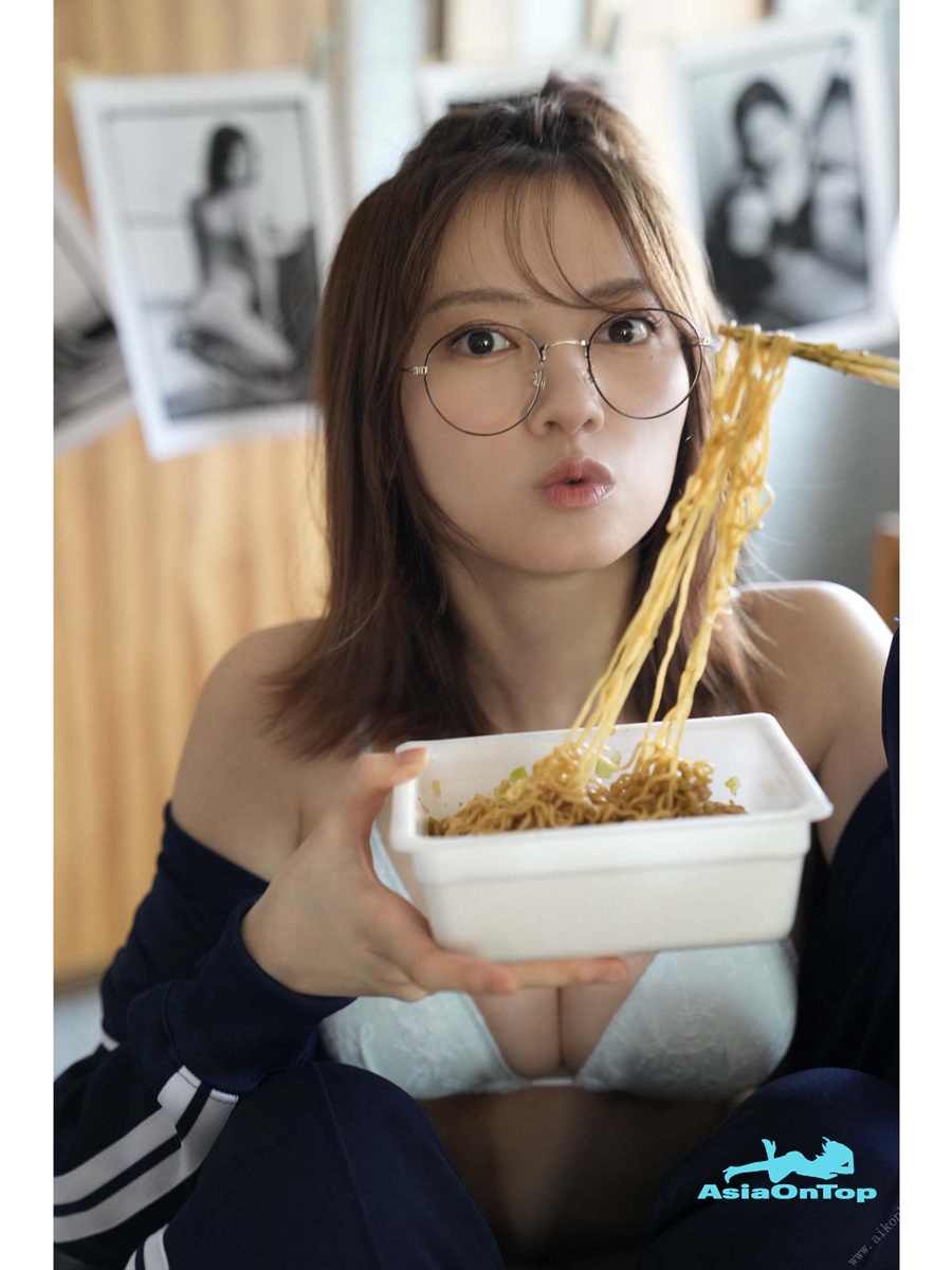 Photobook 2022-10-04 Nashiko Momotsuki 桃月なしこ That Summer In That Room With You