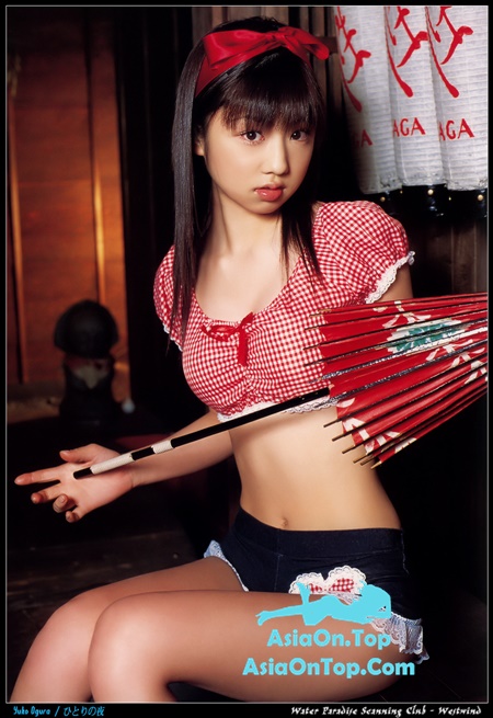 Photobook Yuko Ogura 小倉優子 – A Night Alone