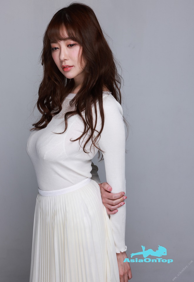Photobook Rara Anzai 安齋らら Sha La La 2022-07-15