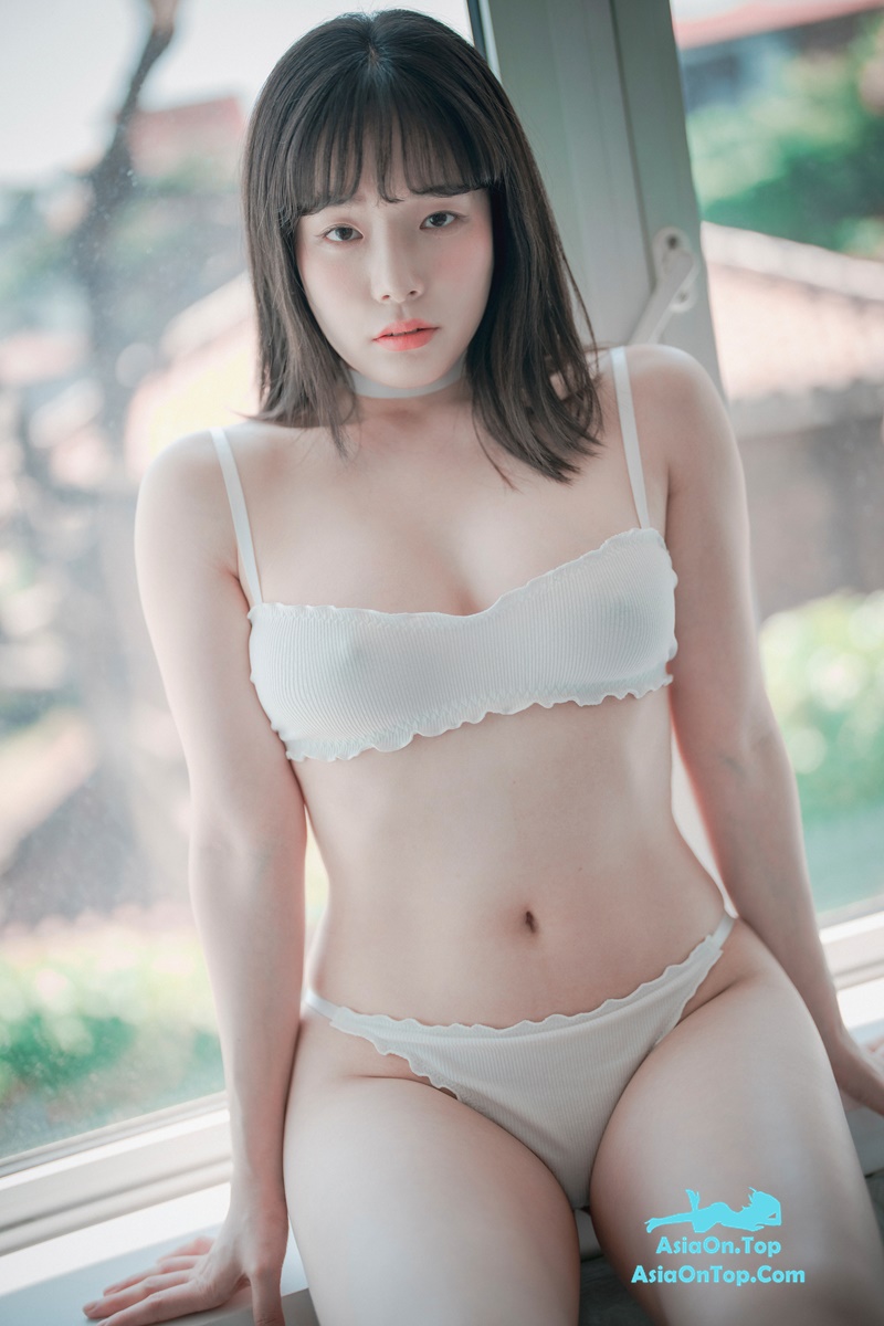 DJAWA Photo Pia (피아): “Cozy White”