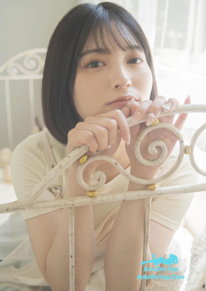 Photobook 2023-01-26 Shiika Arai 新井椎夏 – 1st Photobook Im Happy
