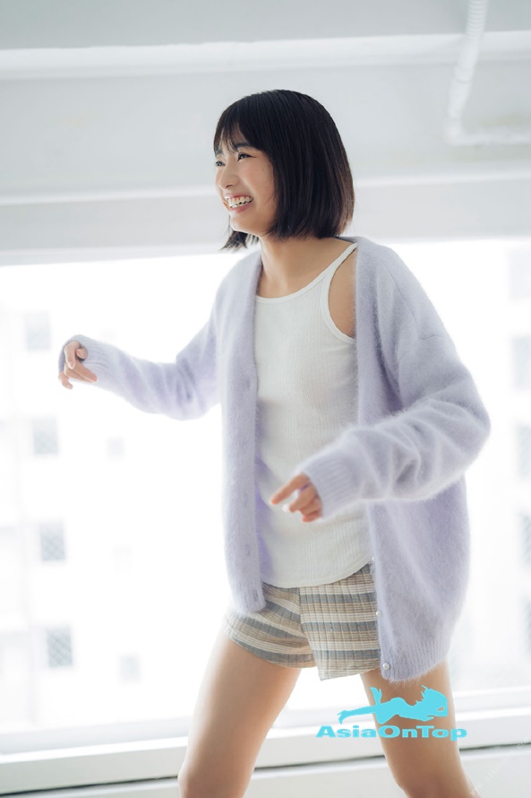Photobook 2021-06-01 Akane Sakanoue 坂ノ上茜 Do You Want To See It From The Graphics