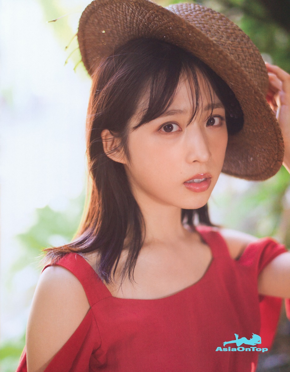 Photobook Yui Oguri 小栗有以 1st Photobook From the day I met you 君と出逢った日から 2022-01-18