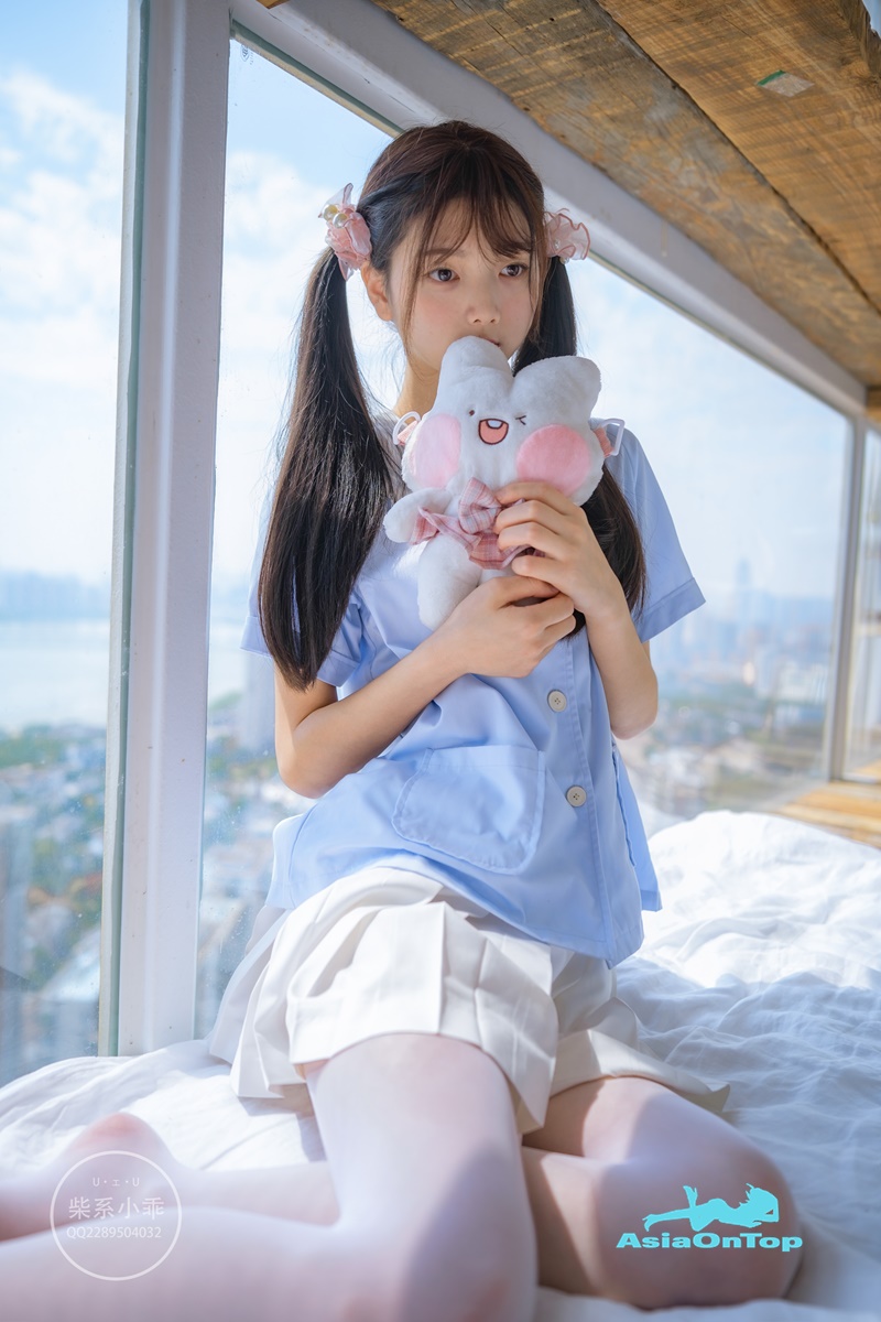 Coser@稚乖画册 Vol.001: 晴空01 白丝双马尾JK Clear Sky 01 White Silk Double Ponytail JK￼￼