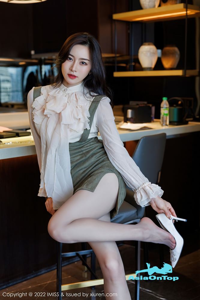 IMiss – AOT – Vol 664 Vanessa