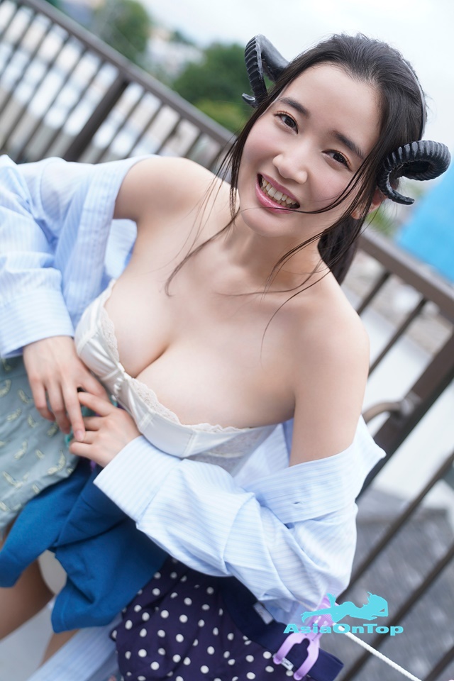 Photobook Arisa Deguchi 出口亜梨沙 One Day A Succubus Settled In