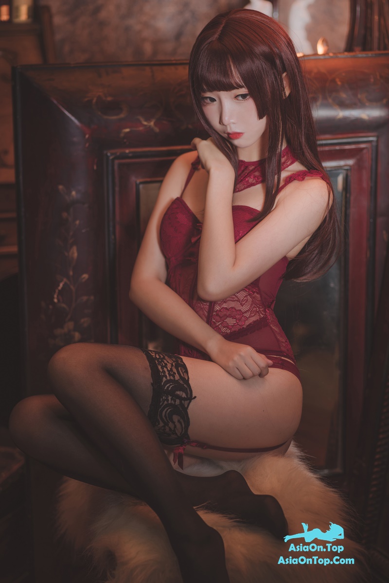 Coser@面饼仙儿 No.014: 脑内少女 红色束衣 Girl in the Brain Red Corset
