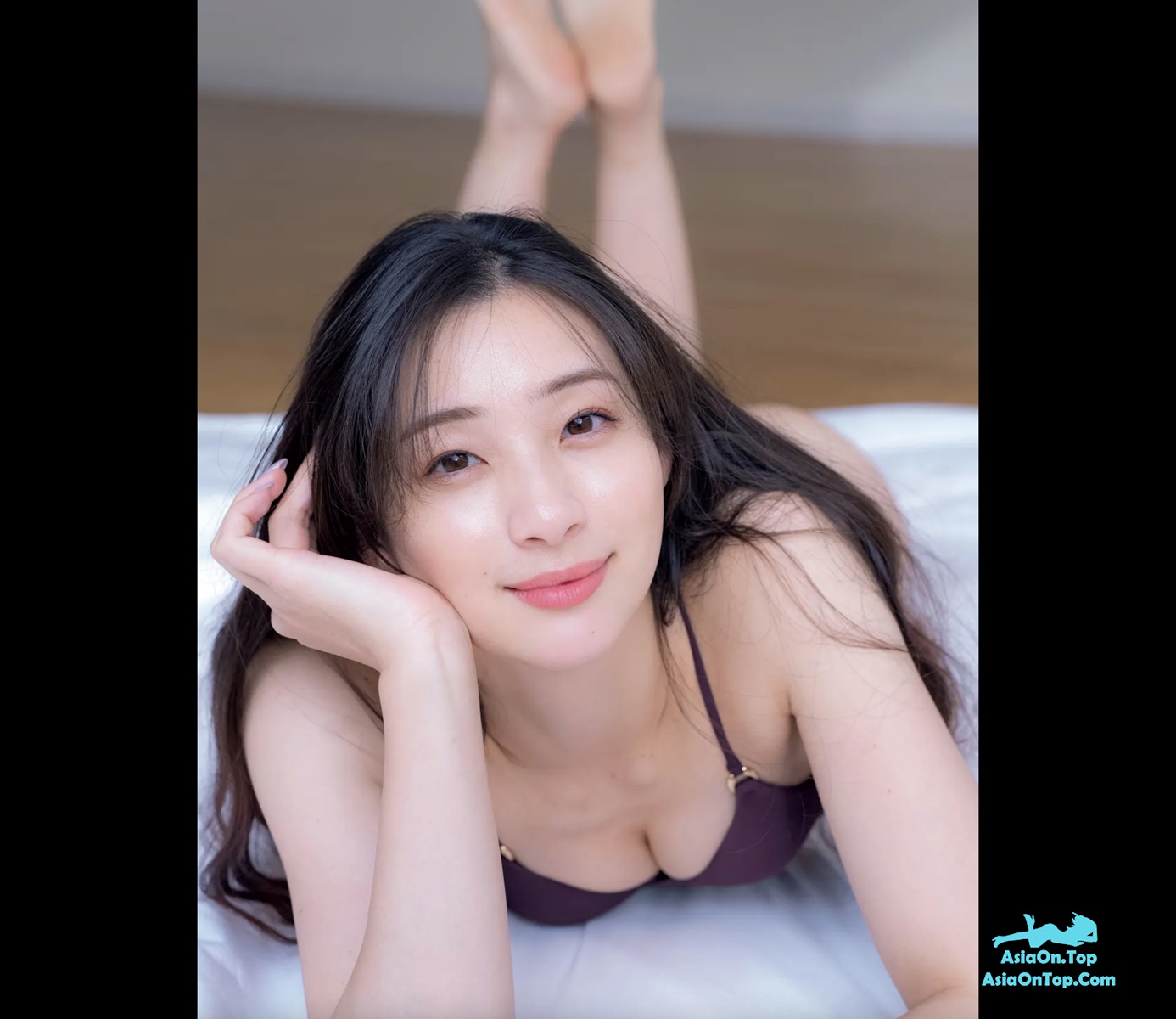 FRIDAY 2023.02.02 Rika Adachi 足立 梨花 – Love Hip Line