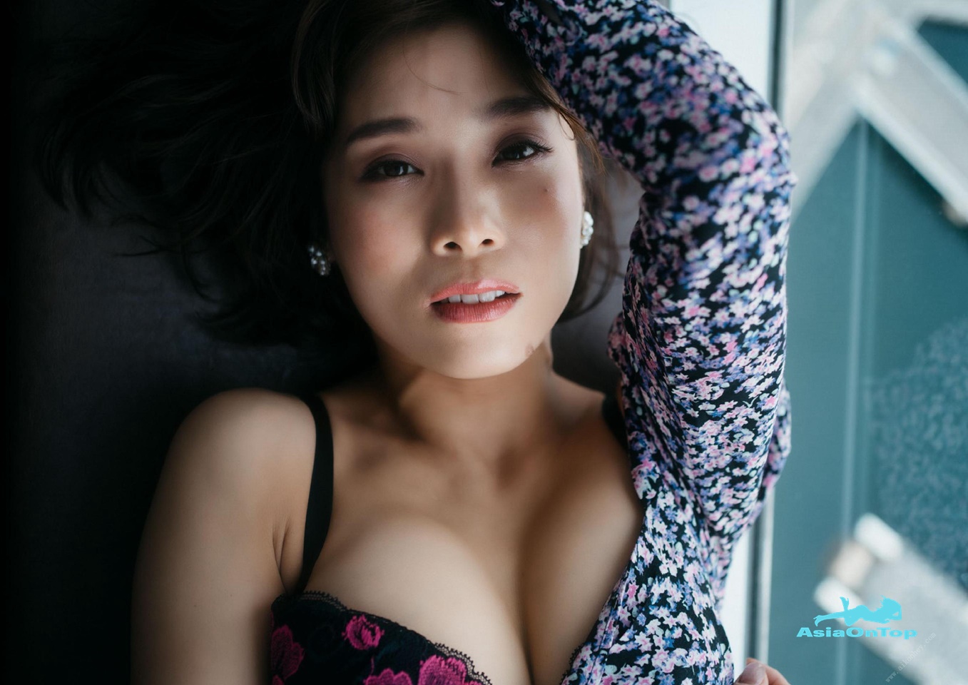 Photobook Eimi Hanamura 花村映実 Woman living in a hotel ホテルに住むオンナ 2020-11-11 A