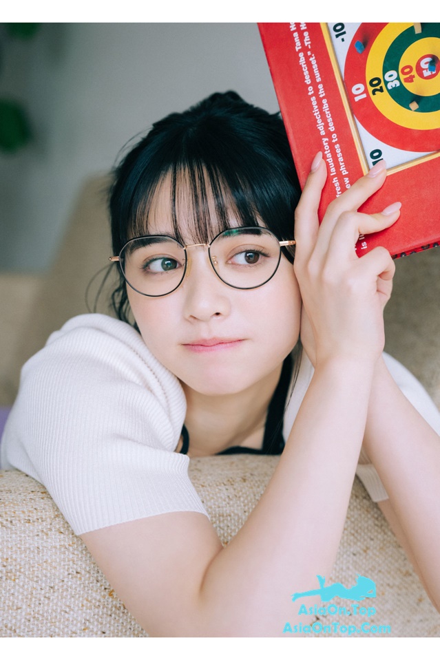 Photobook 2023-07-28 Suzuka Chinzei 鎮西寿々歌 – WHITE Graph
