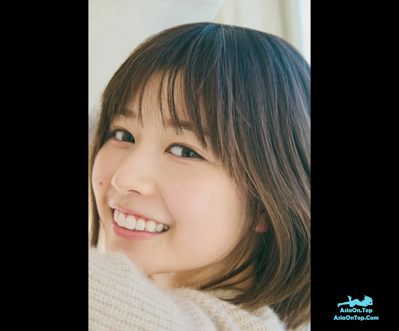 Photobook Sayaka Isoyama 磯山さやか – Playing With An Island Girl