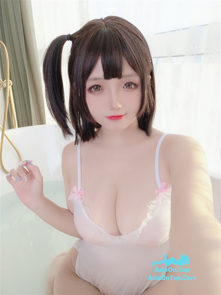 Coser@日奈娇 – 湿身小白裙