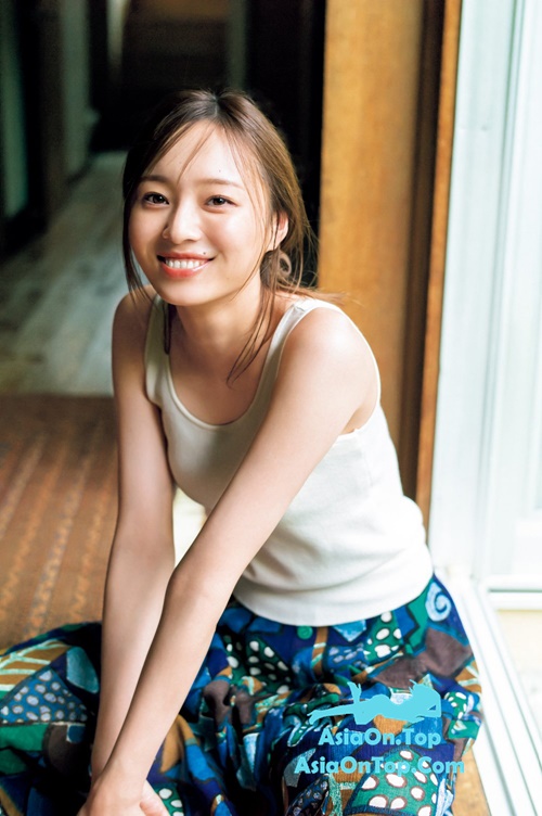 Shonen Magazine 2023 No.45 Hinatazaka46 Minami Umezawa 梅澤美波