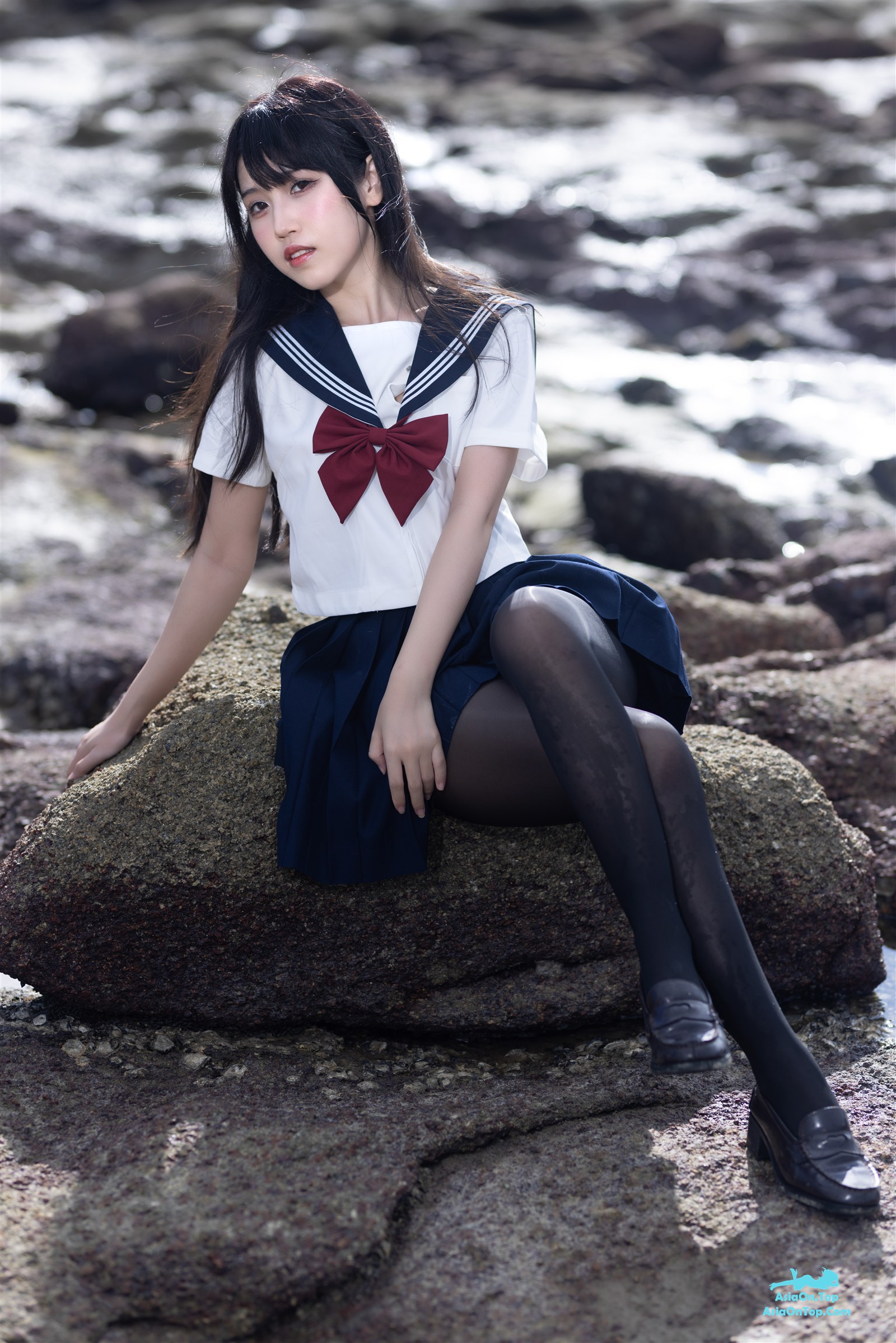 Coser@不呆猫 & 三無人型 – 水手服百合黑丝