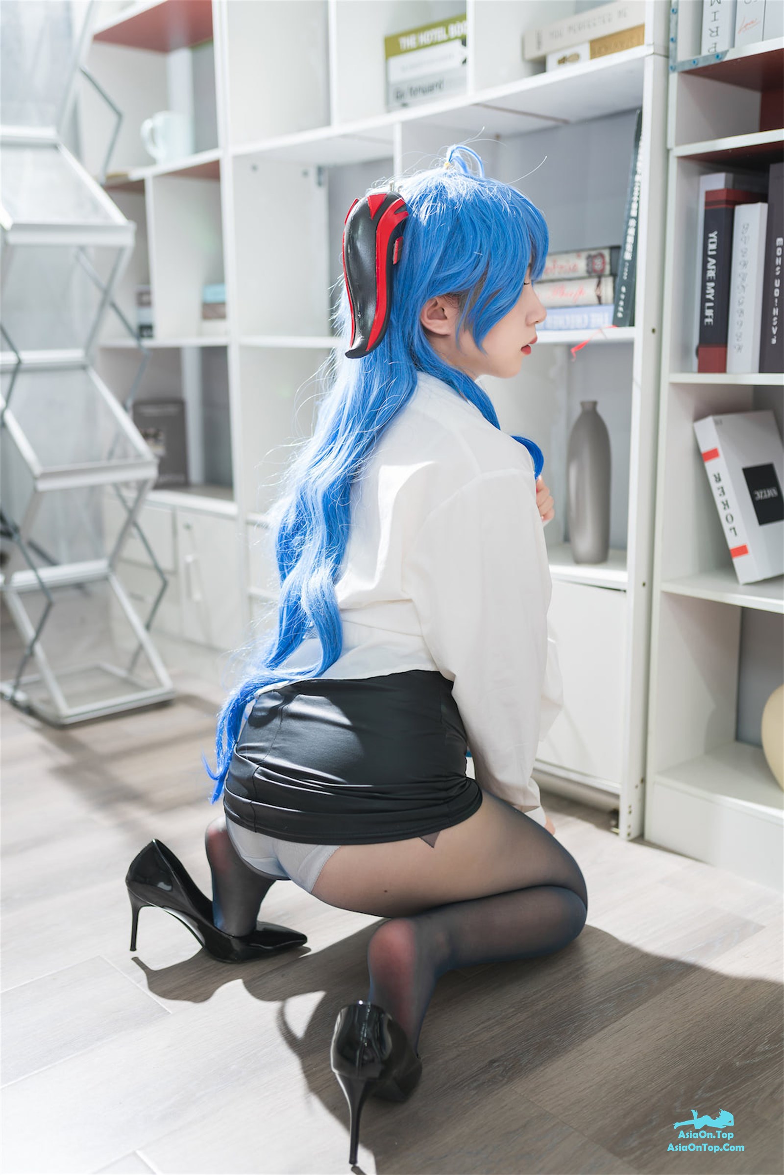 Coser@花铃 – 甘雨秘书OL