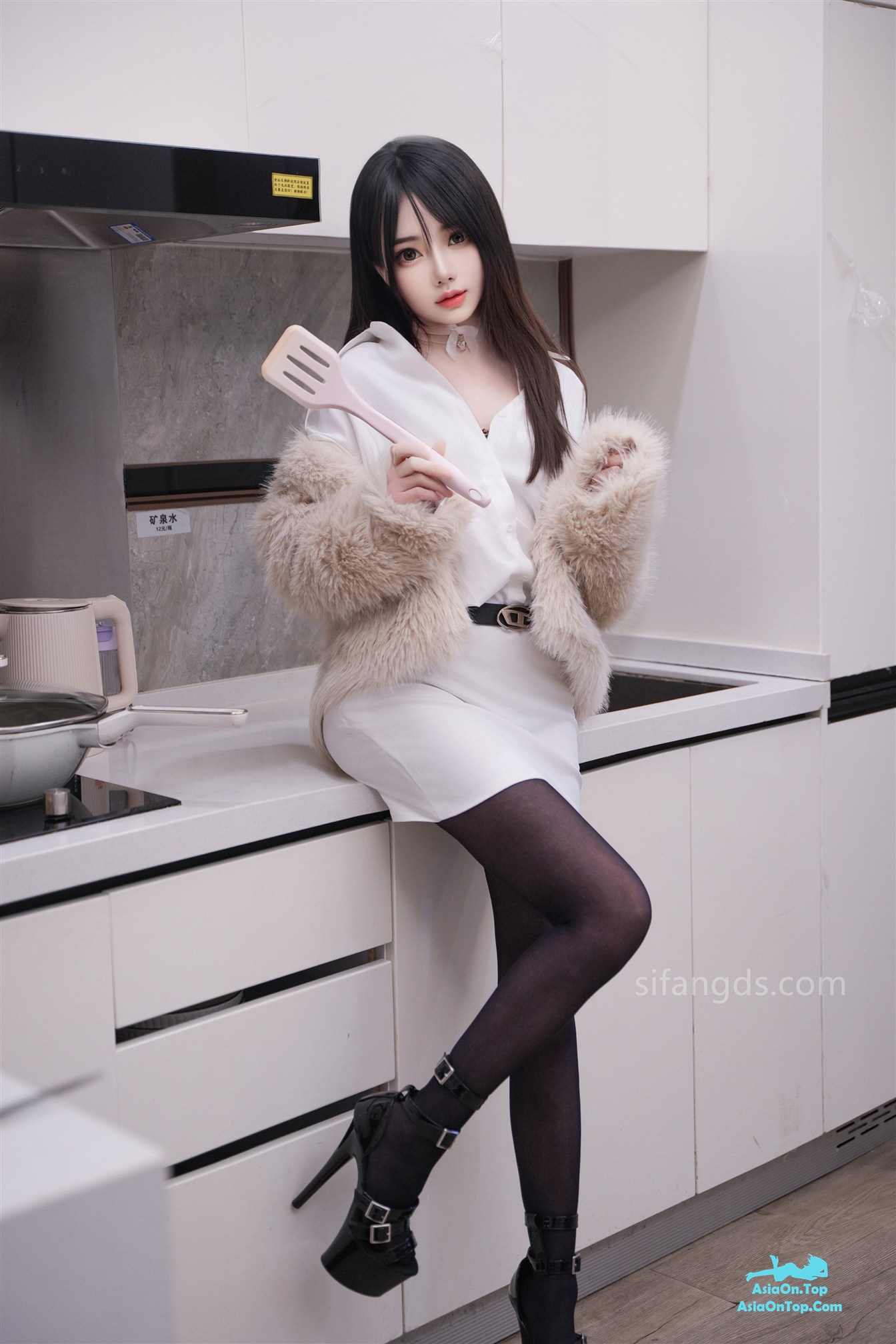 XR Uncensored Lin Yue Yue 林月月 – 厨房料理